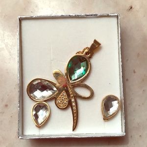 Dragon fly necklace with tear drop earrings